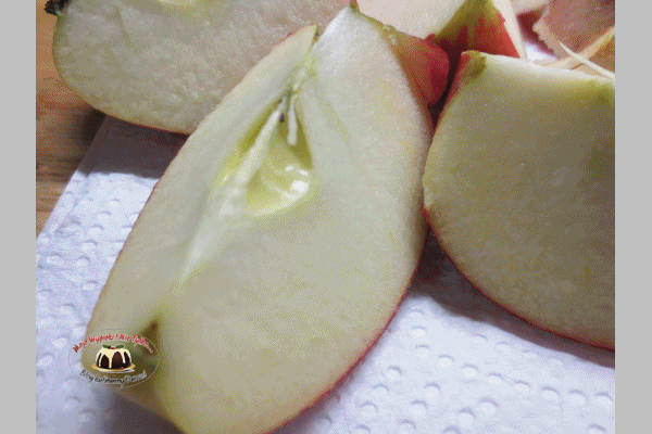 Wykrajanie pestki z jabłka